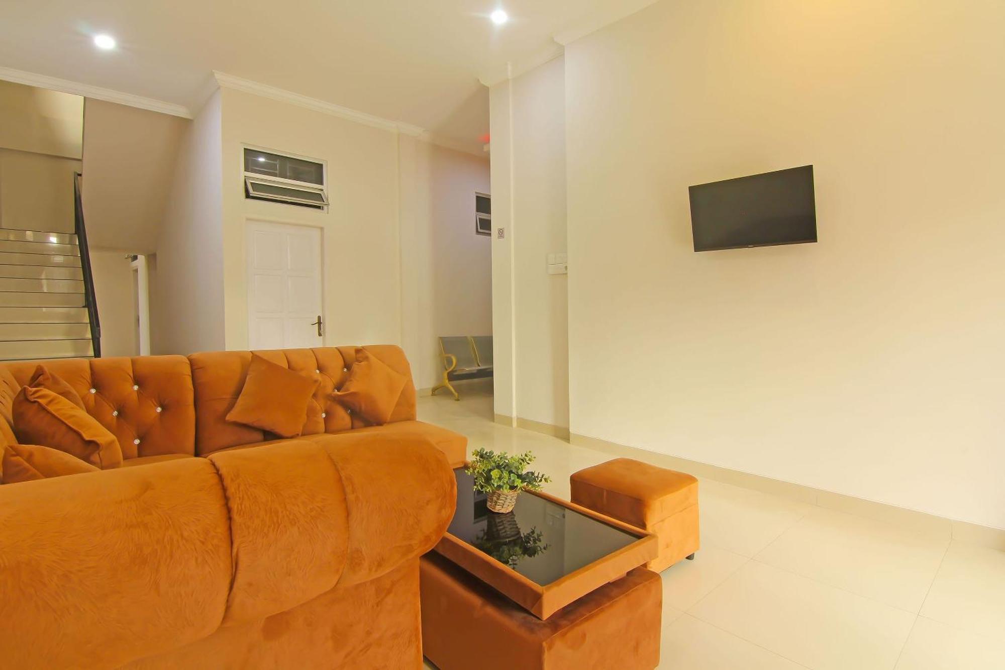 OYO 91675 Utama Residence Padang  Luaran gambar