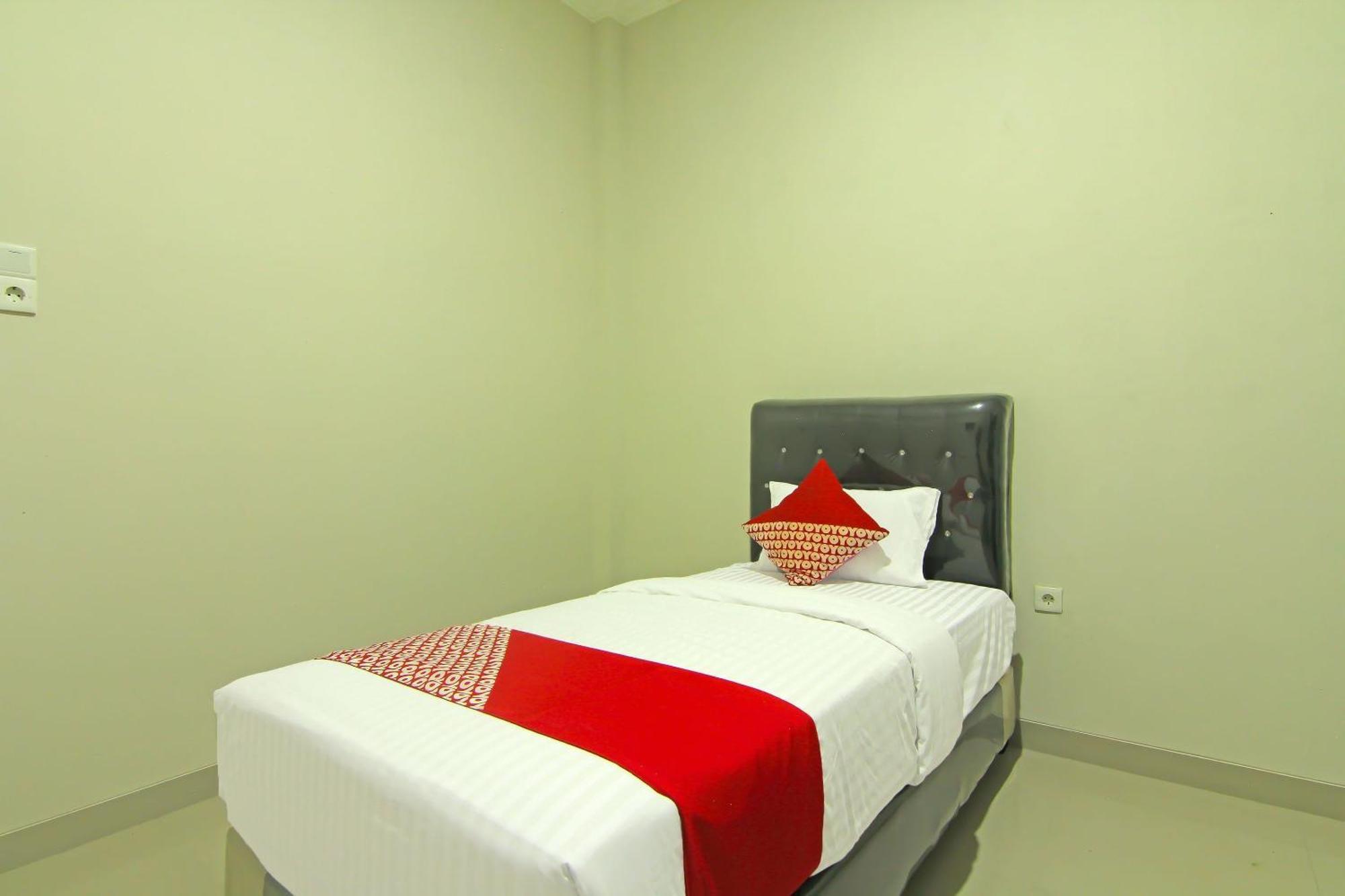 OYO 91675 Utama Residence Padang  Luaran gambar