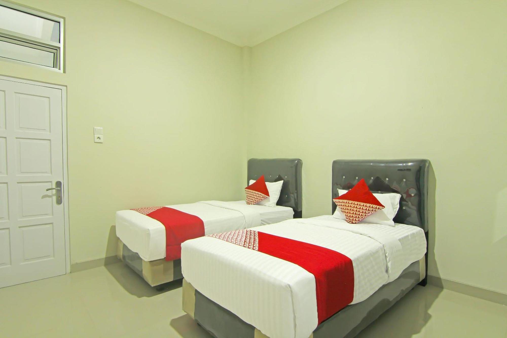 OYO 91675 Utama Residence Padang  Luaran gambar