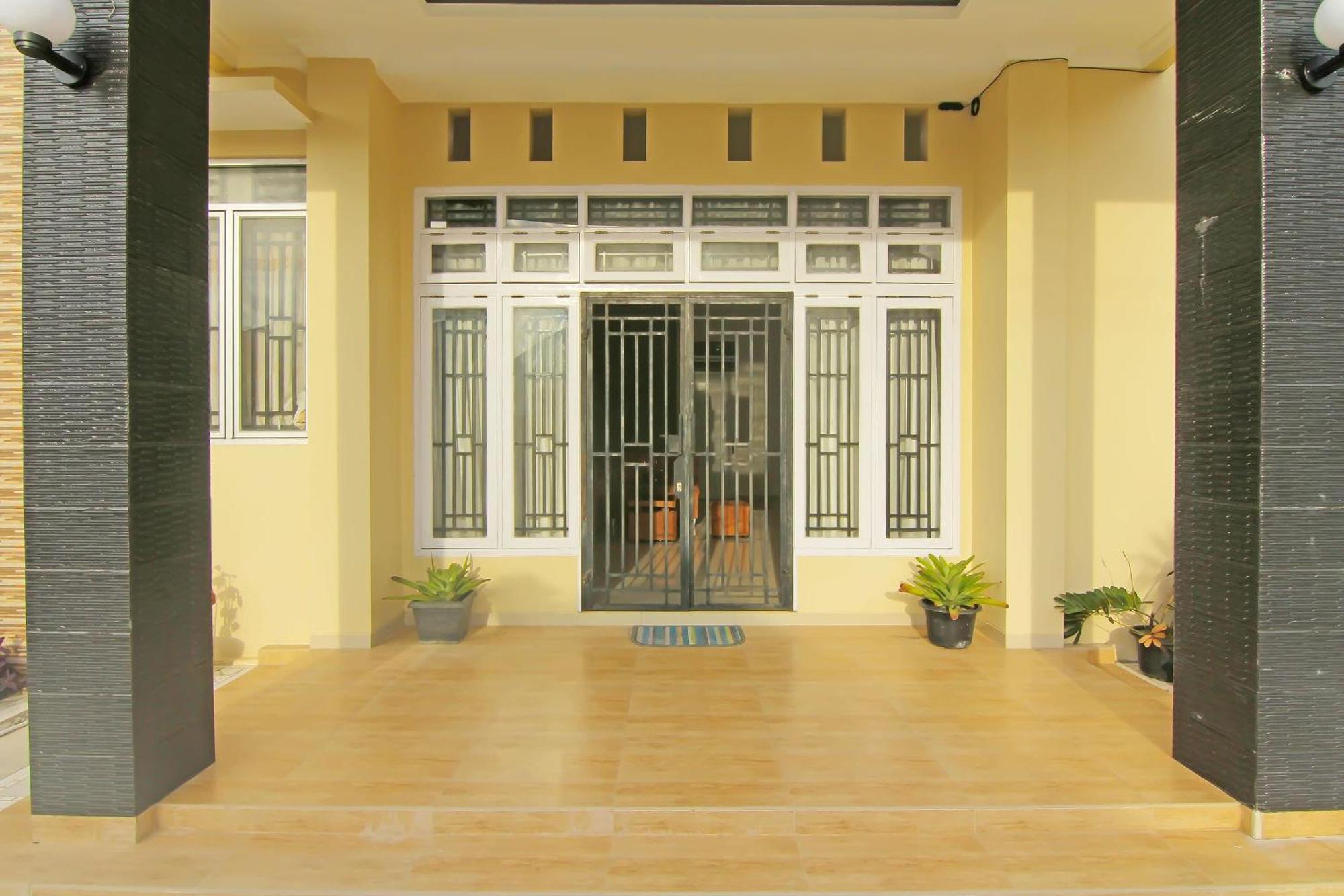 OYO 91675 Utama Residence Padang  Luaran gambar