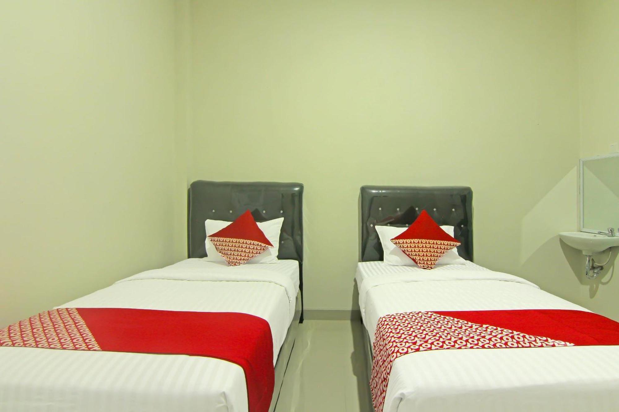 OYO 91675 Utama Residence Padang  Luaran gambar