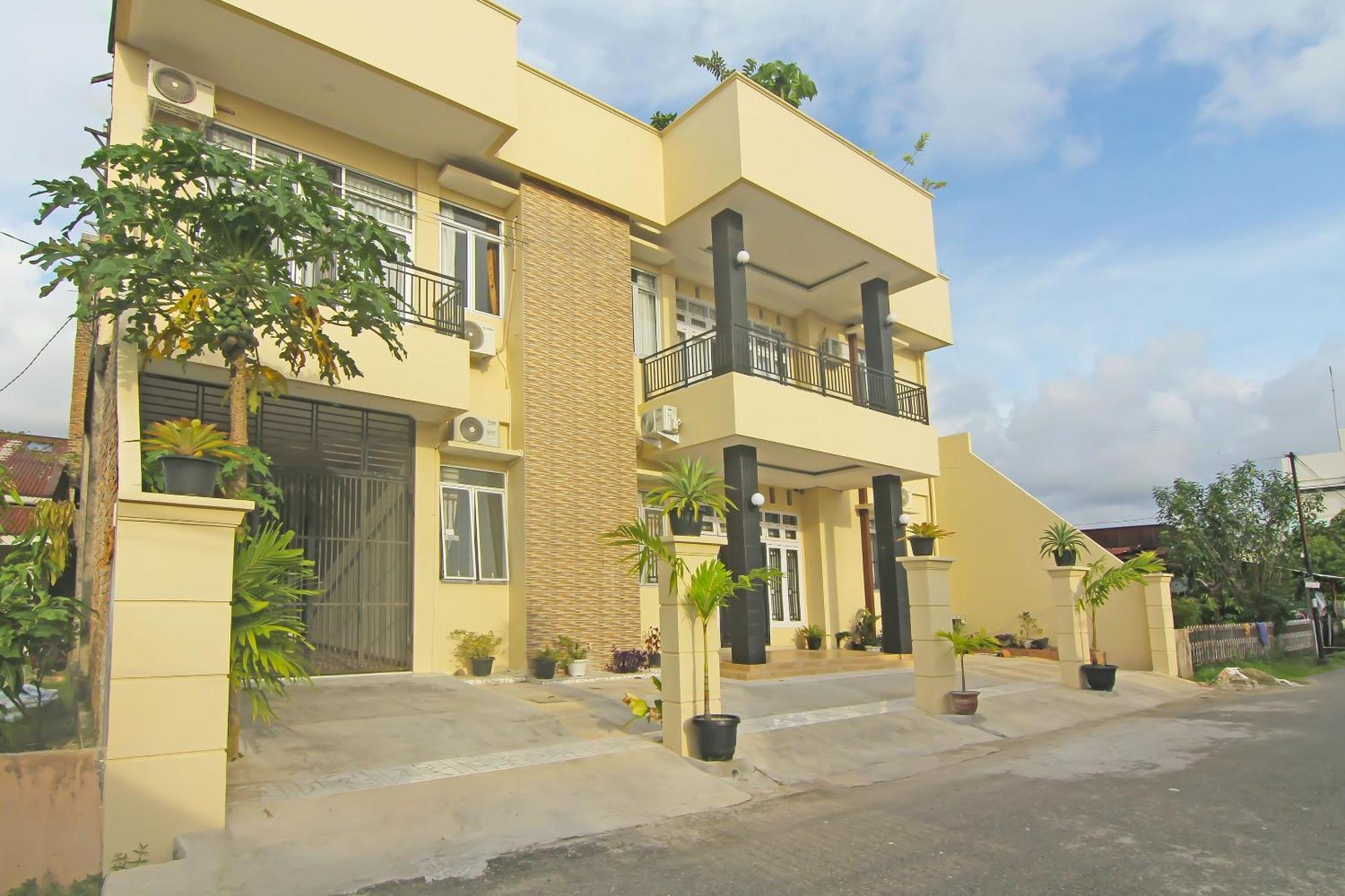 OYO 91675 Utama Residence Padang  Luaran gambar